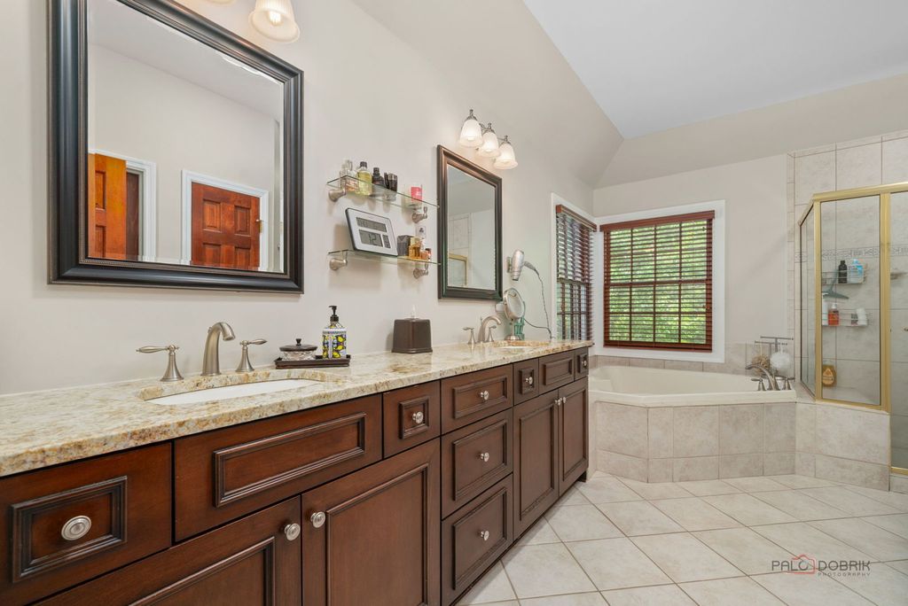 Image 22 of property listing at 126 Schooner Lane, Lake Barrington, IL 60010