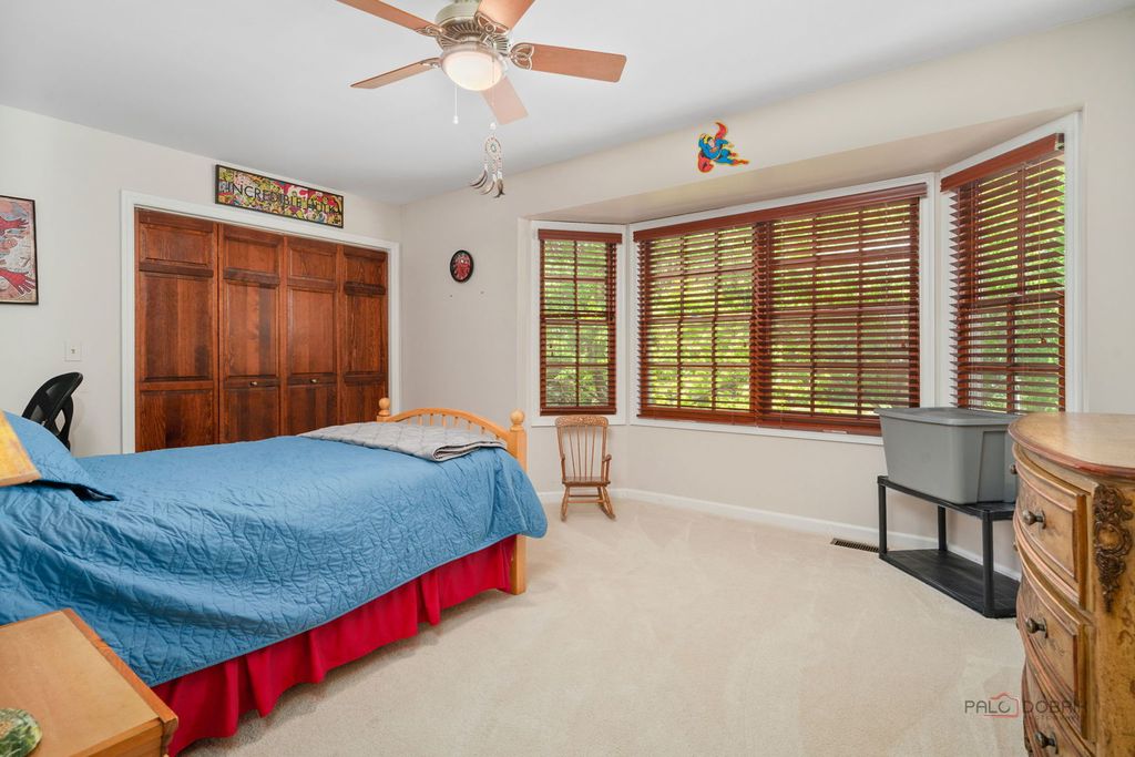 Image 23 of property listing at 126 Schooner Lane, Lake Barrington, IL 60010