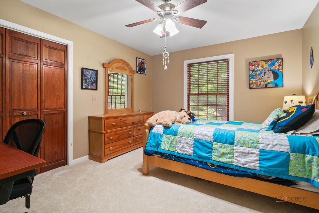 Image 25 of property listing at 126 Schooner Lane, Lake Barrington, IL 60010