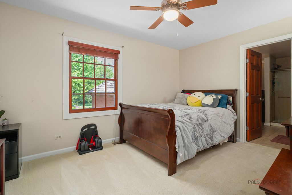 Image 26 of property listing at 126 Schooner Lane, Lake Barrington, IL 60010