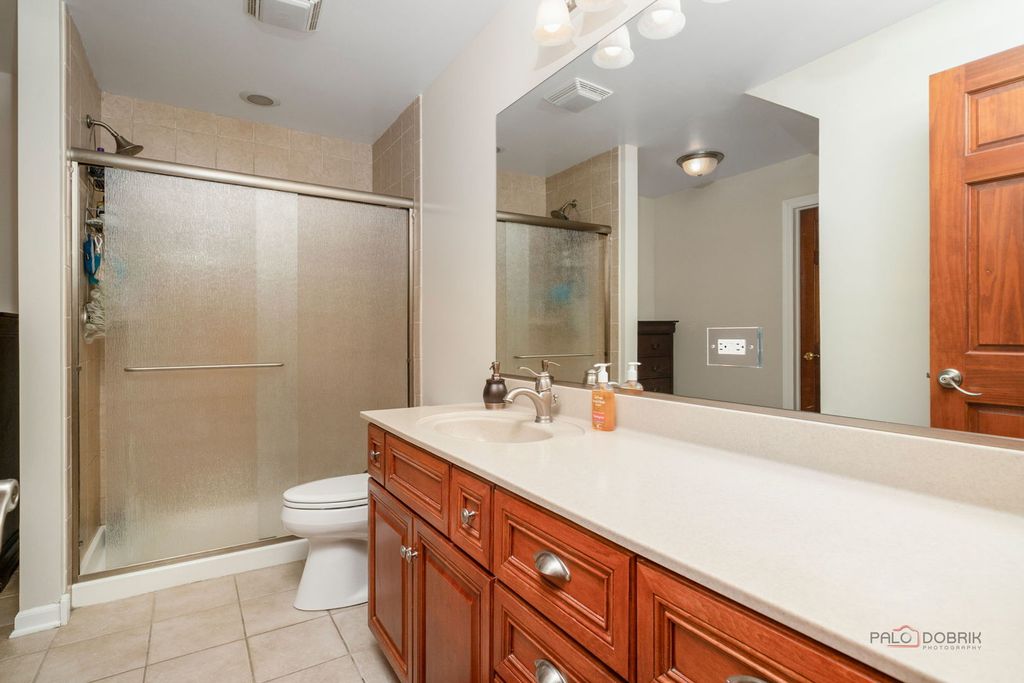 Image 27 of property listing at 126 Schooner Lane, Lake Barrington, IL 60010