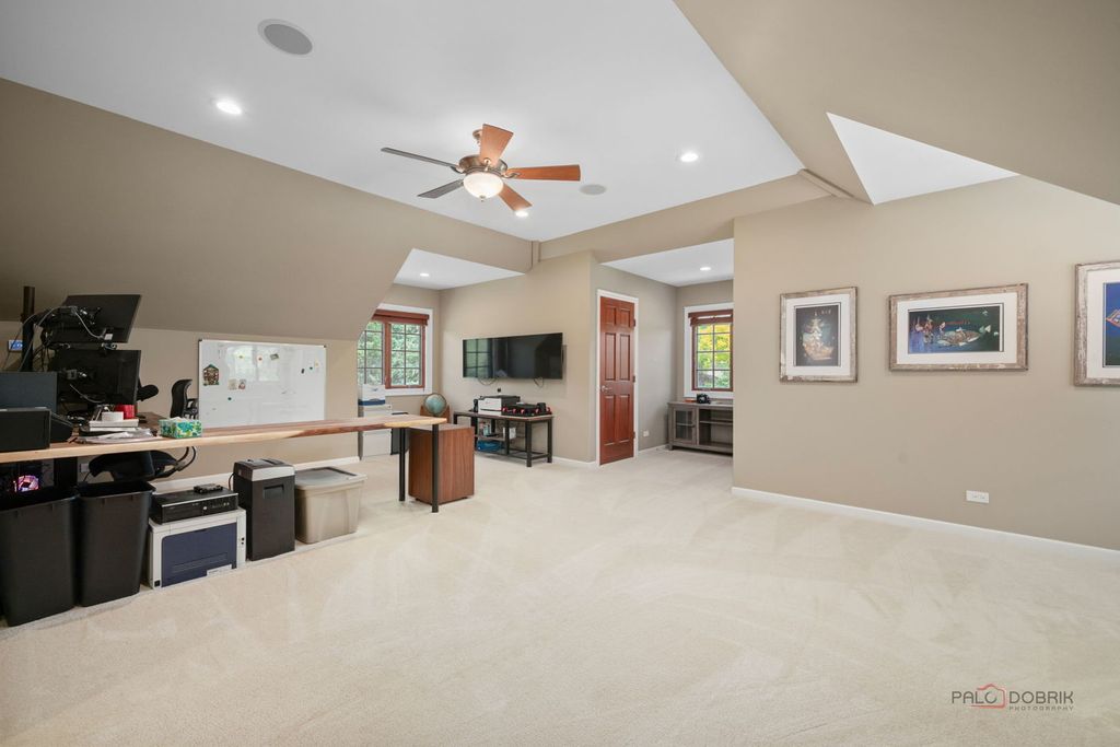 Image 28 of property listing at 126 Schooner Lane, Lake Barrington, IL 60010