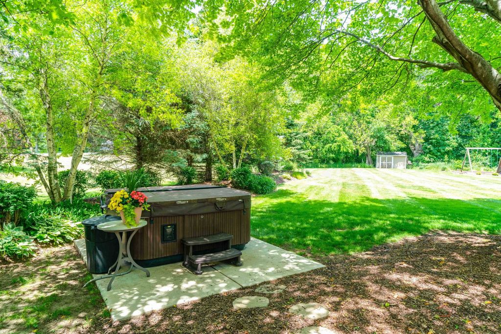 Image 39 of property listing at 126 Schooner Lane, Lake Barrington, IL 60010