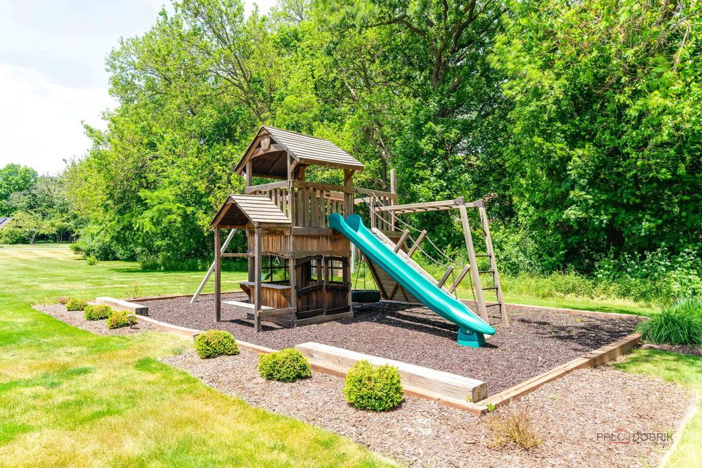 Image 40 of property listing at 126 Schooner Lane, Lake Barrington, IL 60010