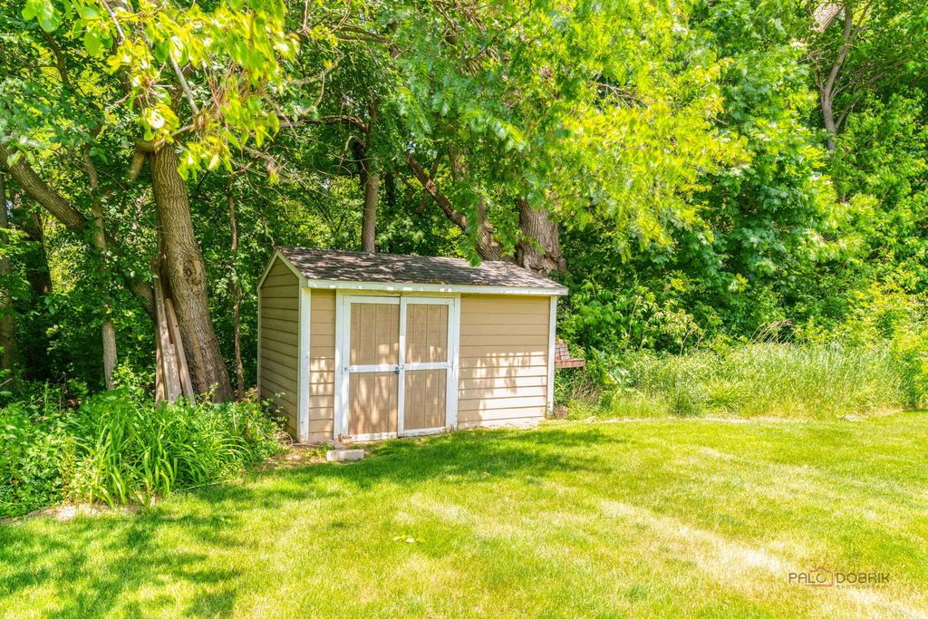 Image 41 of property listing at 126 Schooner Lane, Lake Barrington, IL 60010