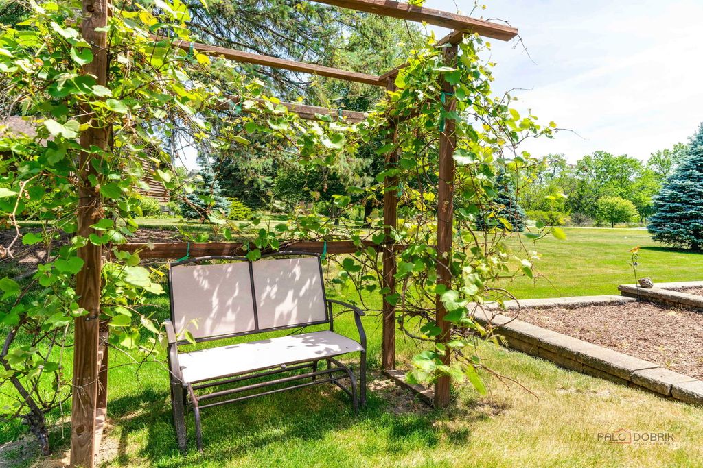 Image 44 of property listing at 126 Schooner Lane, Lake Barrington, IL 60010