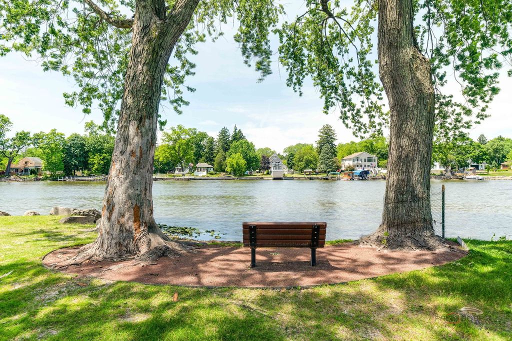 Image 45 of property listing at 126 Schooner Lane, Lake Barrington, IL 60010