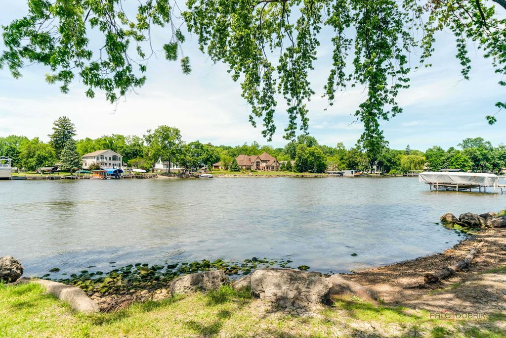 Image 46 of property listing at 126 Schooner Lane, Lake Barrington, IL 60010