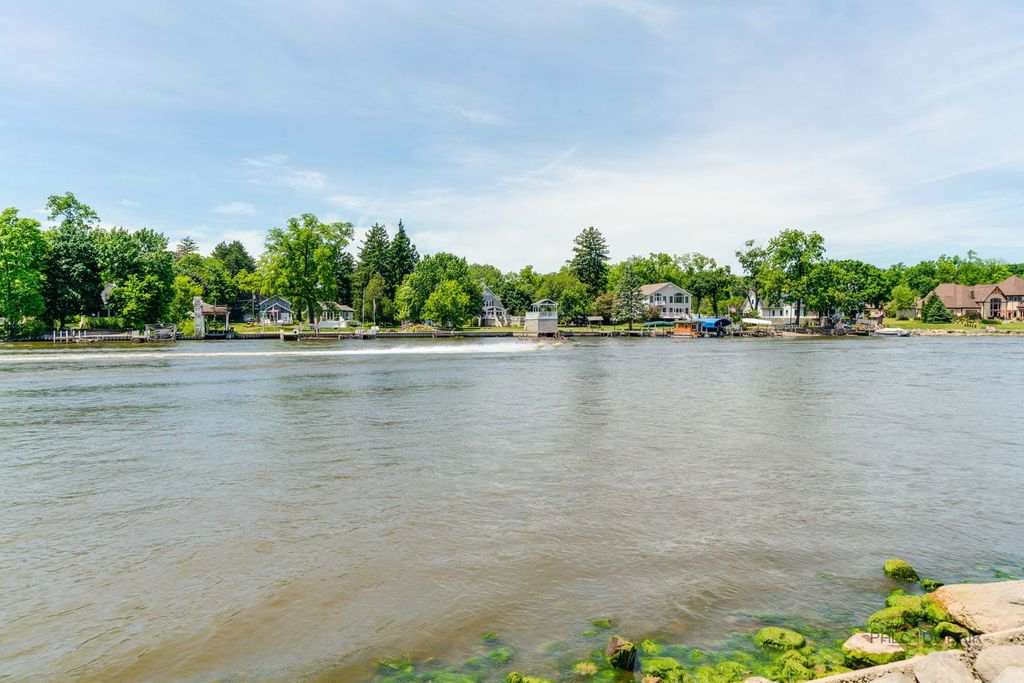 Image 47 of property listing at 126 Schooner Lane, Lake Barrington, IL 60010
