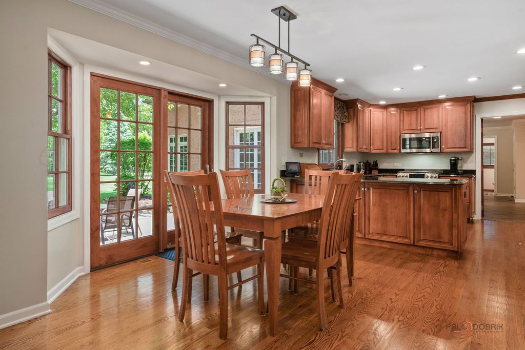 Image 7 of property listing at 126 Schooner Lane, Lake Barrington, IL 60010