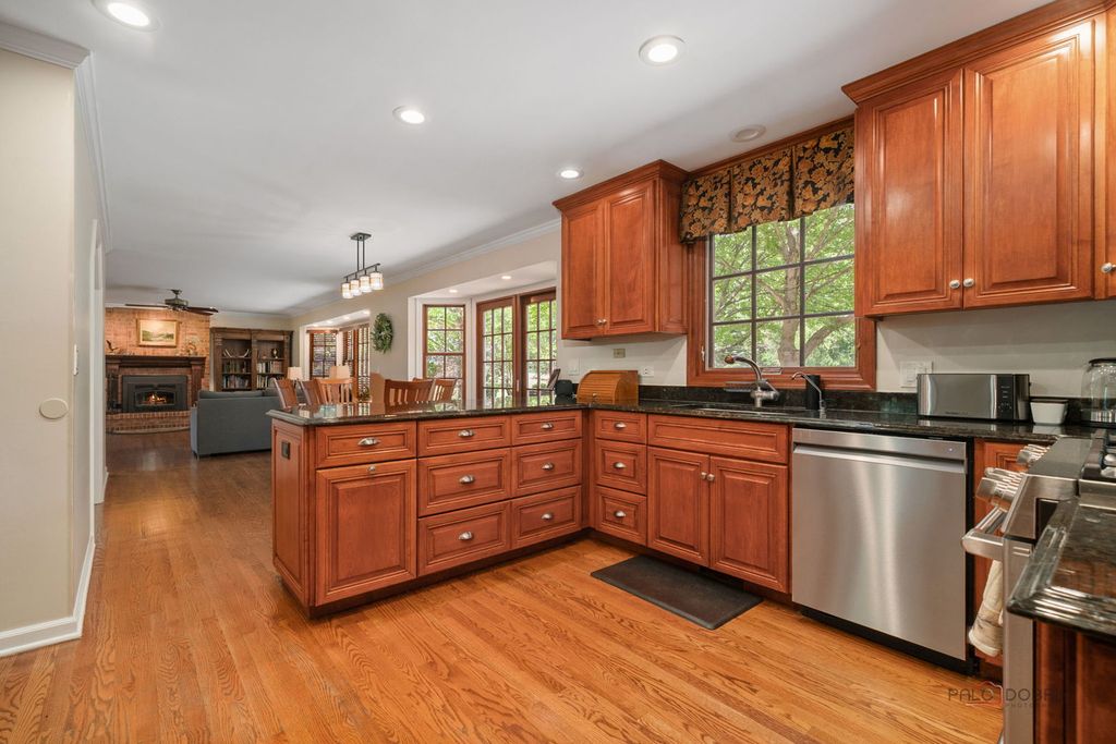Image 8 of property listing at 126 Schooner Lane, Lake Barrington, IL 60010