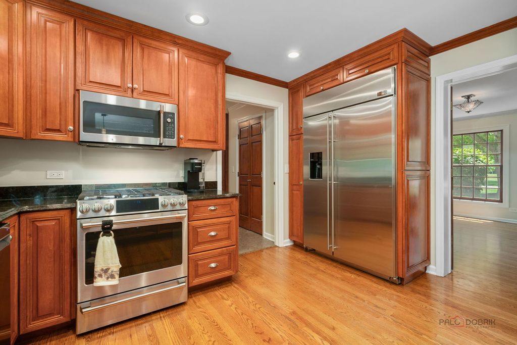 Image 10 of property listing at 126 Schooner Lane, Lake Barrington, IL 60010