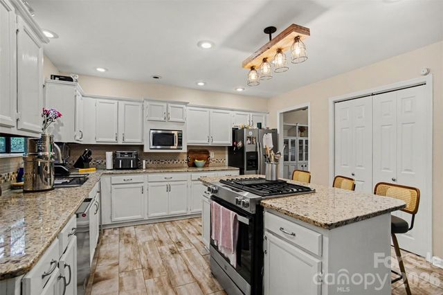 14522 Harbor Estate Road, Charlotte, NC 28278