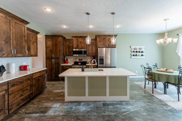 842 E Beechwood Road, Nixa, MO 65714