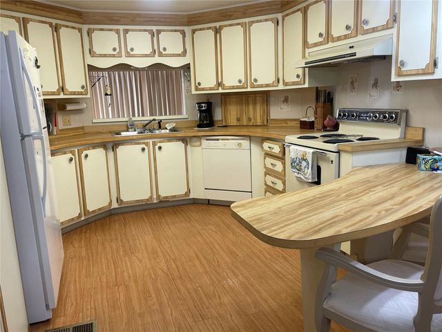 5619 BAYSHORE ROAD 161, Palmetto, FL 34221