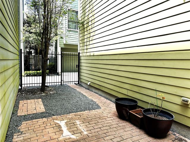 321 W 26th Street B, Houston, TX 77008