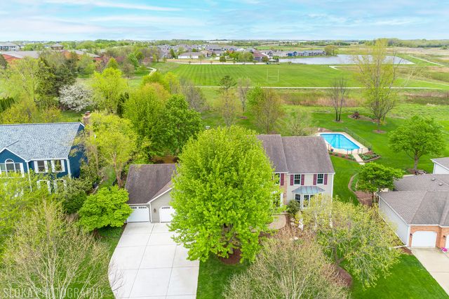 3025 Woods Creek Lane, Algonquin, IL 60102