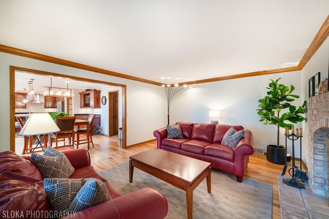 3025 Woods Creek Lane, Algonquin, IL 60102