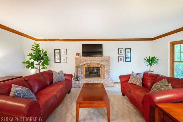 3025 Woods Creek Lane, Algonquin, IL 60102