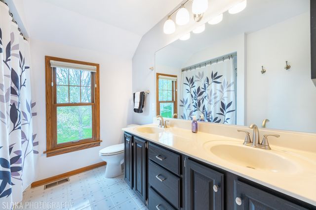 3025 Woods Creek Lane, Algonquin, IL 60102
