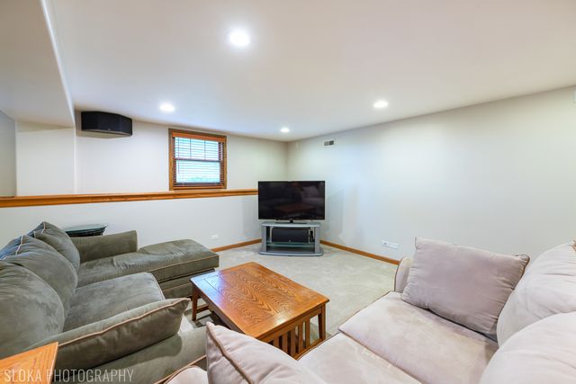 3025 Woods Creek Lane, Algonquin, IL 60102
