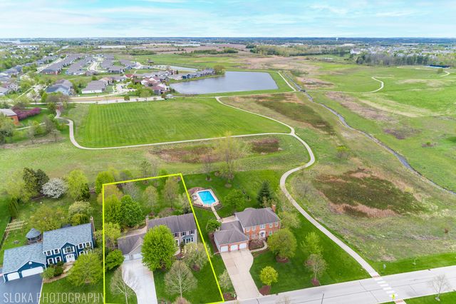 3025 Woods Creek Lane, Algonquin, IL 60102