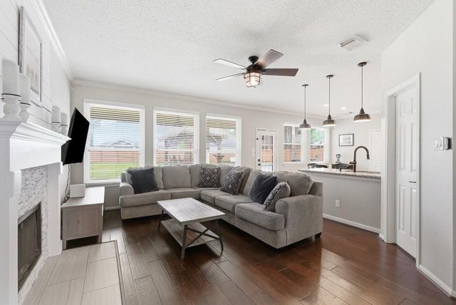 3820 Lake View Drive, Pearland, TX 77581