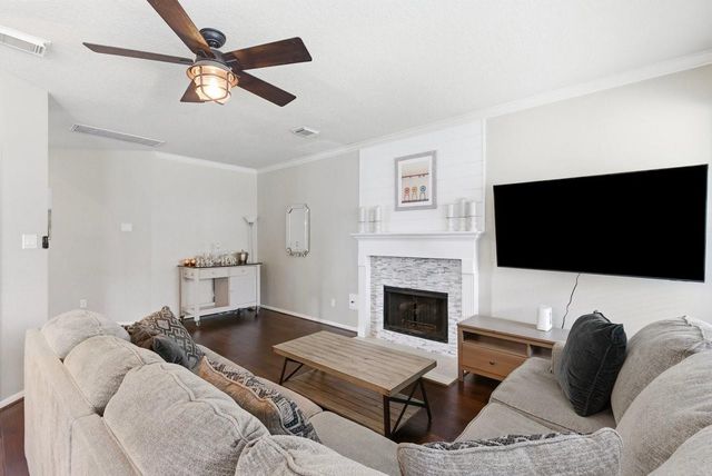 3820 Lake View Drive, Pearland, TX 77581