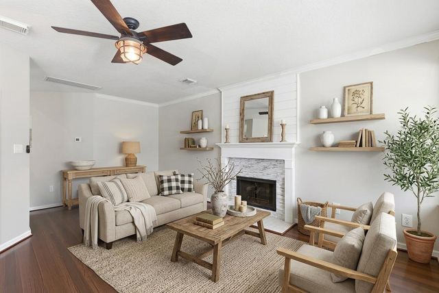 3820 Lake View Drive, Pearland, TX 77581