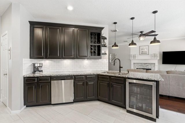 3820 Lake View Drive, Pearland, TX 77581