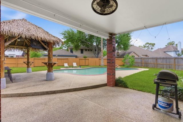 3820 Lake View Drive, Pearland, TX 77581