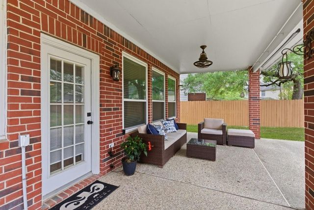 3820 Lake View Drive, Pearland, TX 77581