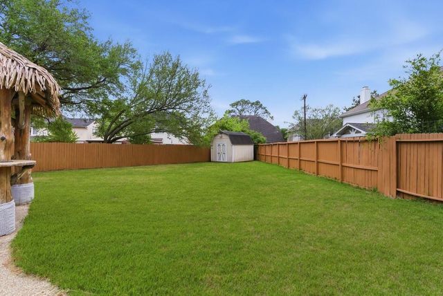 3820 Lake View Drive, Pearland, TX 77581