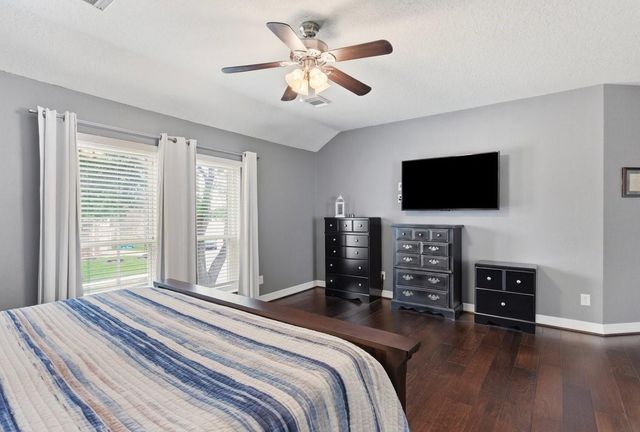 3820 Lake View Drive, Pearland, TX 77581