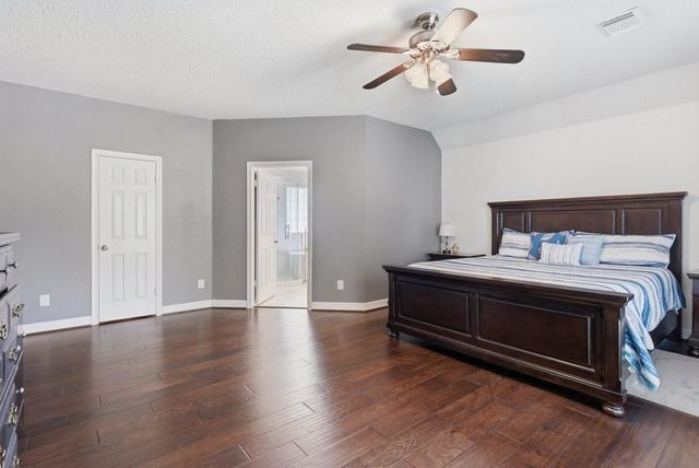 3820 Lake View Drive, Pearland, TX 77581