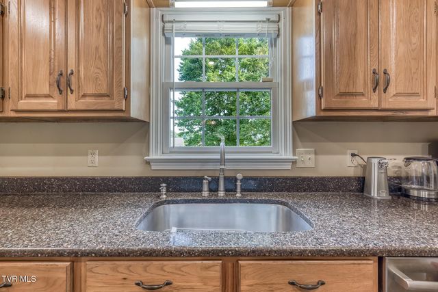 905 Katies Way, Johnson City, TN 37615