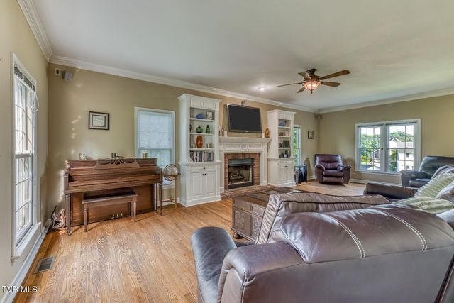 905 Katies Way, Johnson City, TN 37615