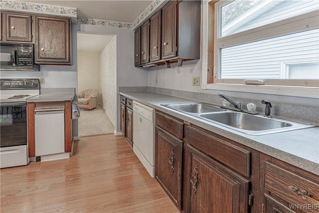 105 Park Lane Circle, Lockport City, NY 14094