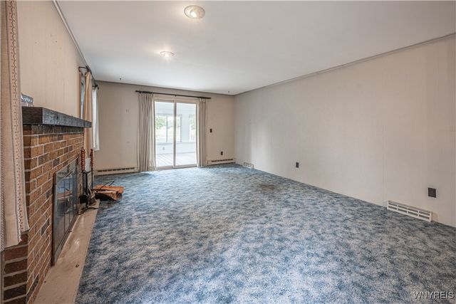 105 Park Lane Circle, Lockport City, NY 14094