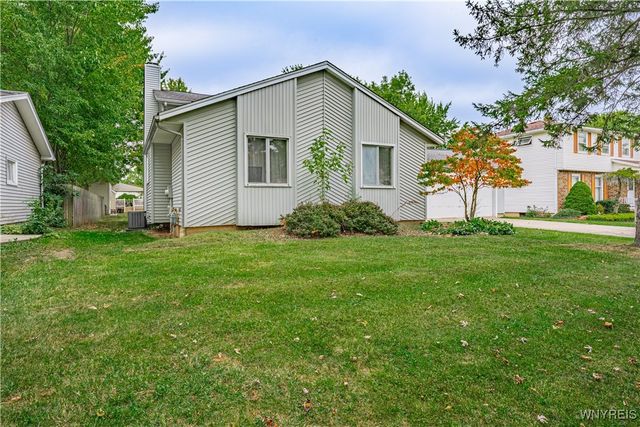 105 Park Lane Circle, Lockport City, NY 14094