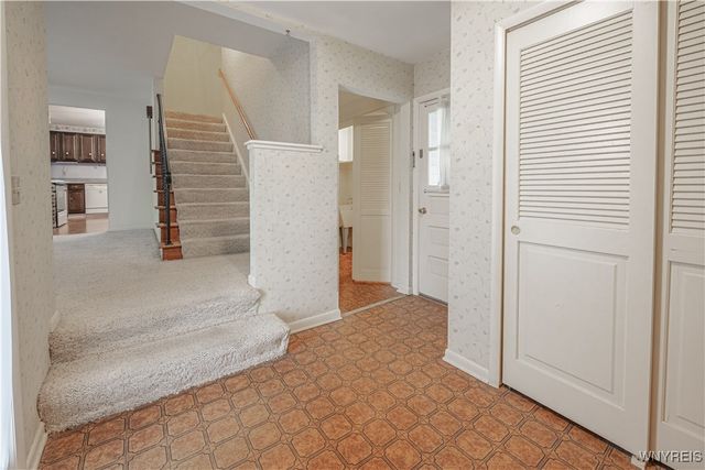 105 Park Lane Circle, Lockport City, NY 14094