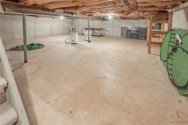 105 Park Lane Circle, Lockport City, NY 14094