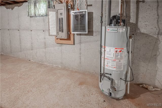 105 Park Lane Circle, Lockport City, NY 14094