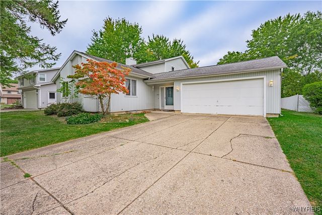 105 Park Lane Circle, Lockport City, NY 14094