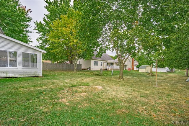 105 Park Lane Circle, Lockport City, NY 14094