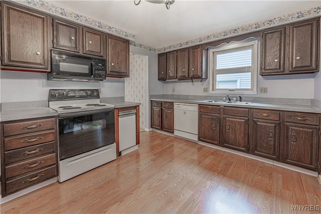 105 Park Lane Circle, Lockport City, NY 14094