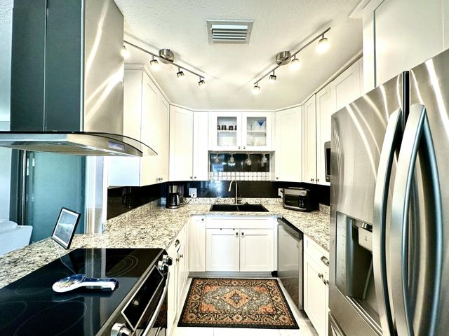 2638 Gately Drive E 30, West Palm Beach, FL 33415