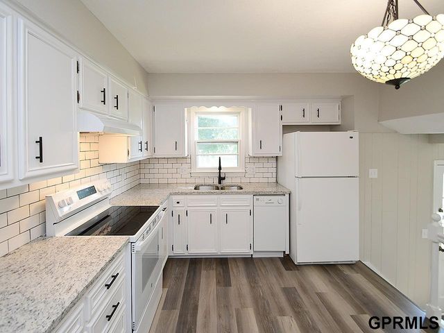 4921 S 95 Avenue, Omaha, NE 68127