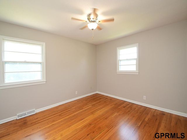 4921 S 95 Avenue, Omaha, NE 68127