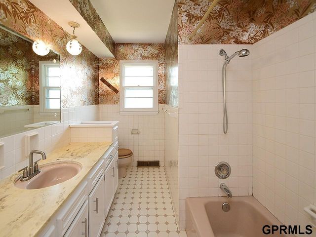 4921 S 95 Avenue, Omaha, NE 68127